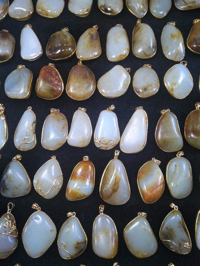 最新报道!刚刚运来一卡车价值千万的籽料, 结果……