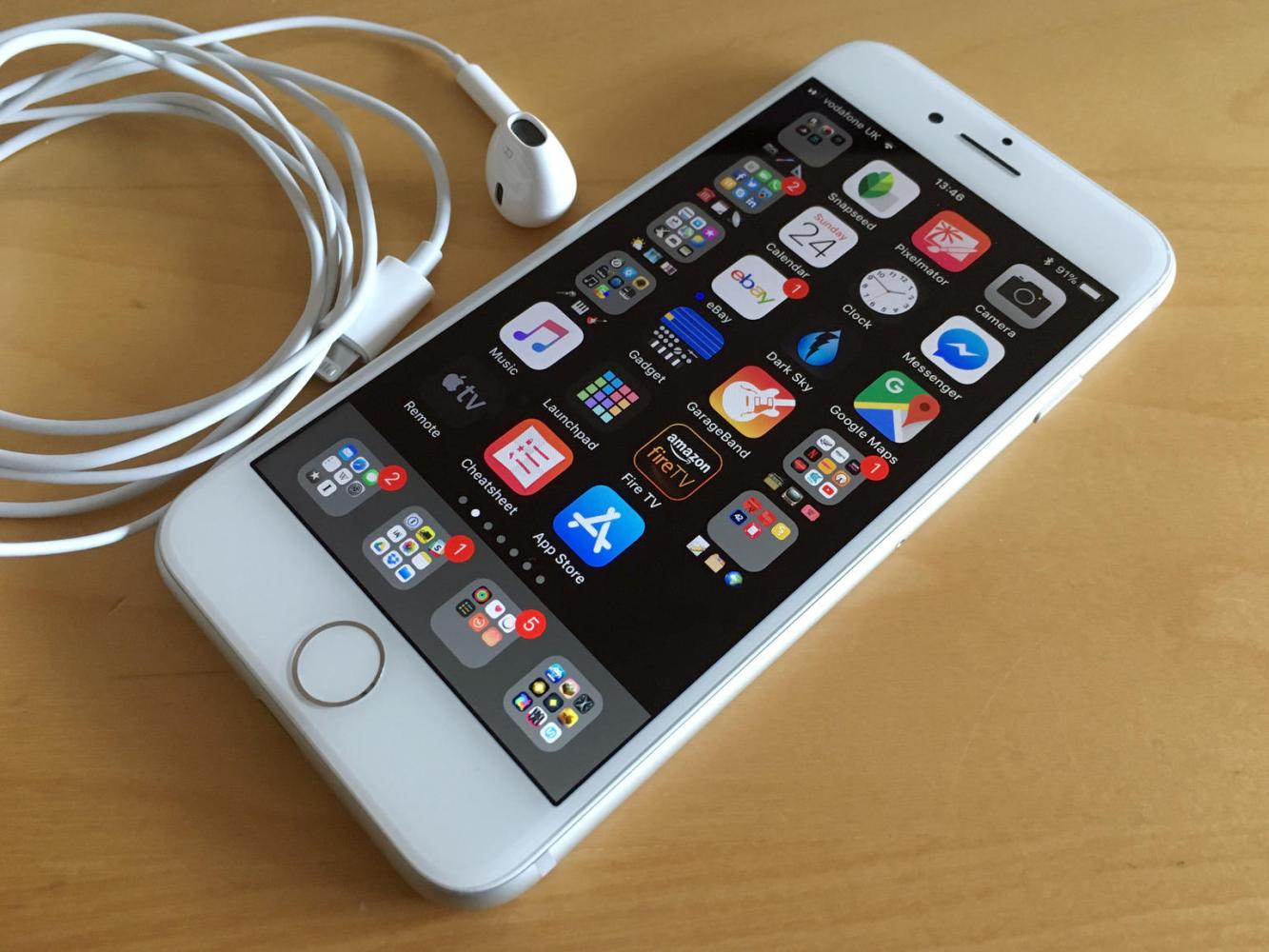 iPhone8价格刷新, 网友表示, 还是华为mate10PRO值得入手