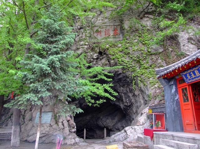 世界上最没“尊严”的湖, 仅15平方米, 比客厅还小, 就在中国！