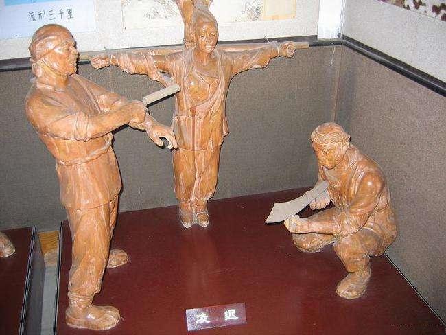 凌遲規定是3357刀, 他卻割了3784刀, 割著還問: 我喊疼了嗎?