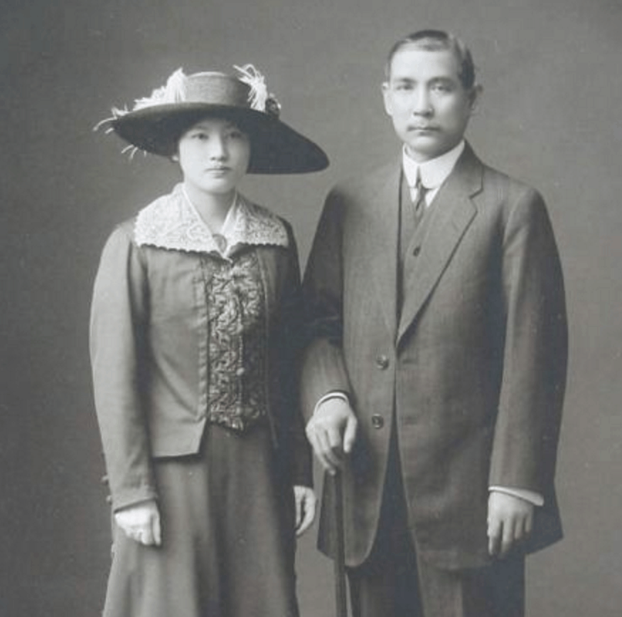 她是中国的第一位“国母”，品行无人不服，比宋庆龄更受人尊敬