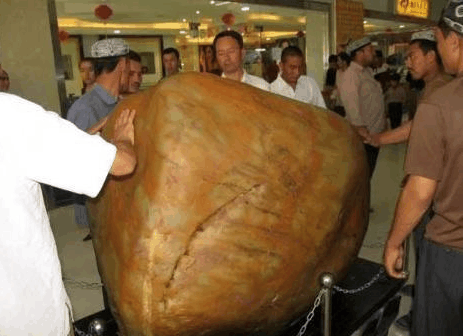 任性! 赌石赌出2500万巨债