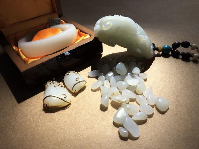 市场上几百上千的和田玉籽料都是什么