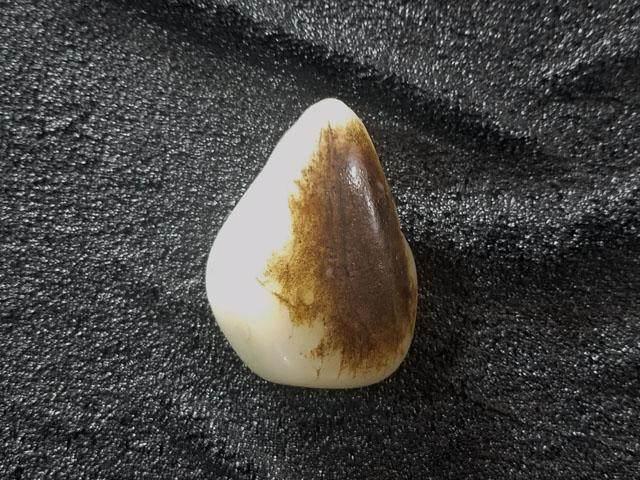 和田玉籽料原石是如何演变的!