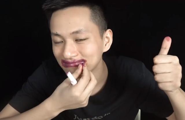 嘴巴上涂一百层口红会怎样? 搞笑博主亲自试验, 结果有些出乎意料