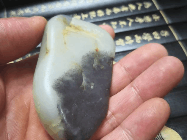 顶部竖裂, 侧面横切裂, 背面网状裂, 这块和田白玉独籽还有救吗?