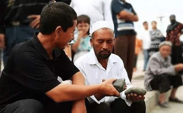 倾家荡产买的这块玉, 居然是水泥做的