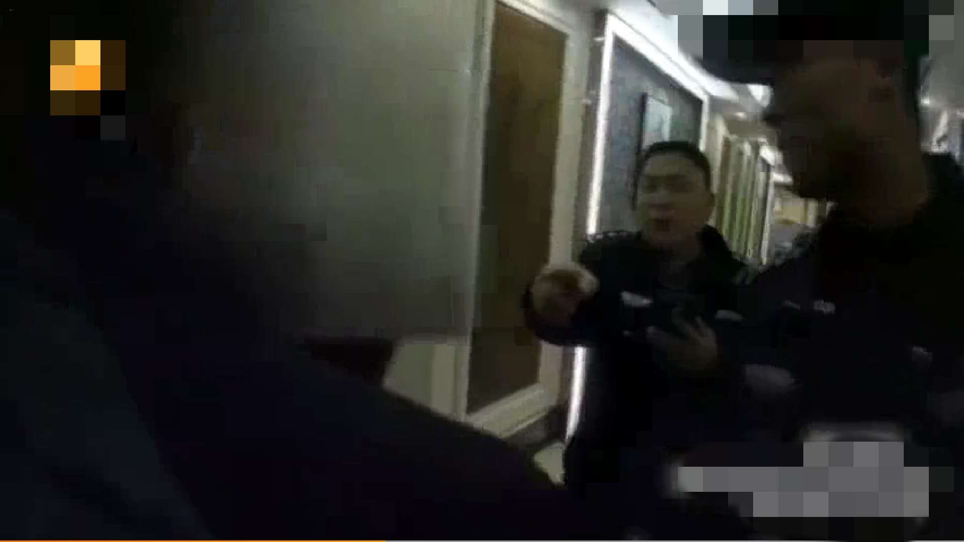 KTV內獨自喝酒被抓，男子不服質問，民警：你想想剛才干嘛了
