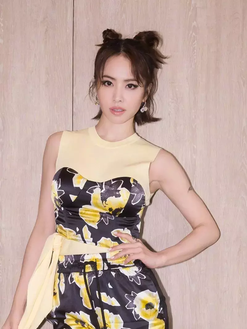 戚薇女儿也太太太可爱了吧? 女明星们都在梳她的发型!
