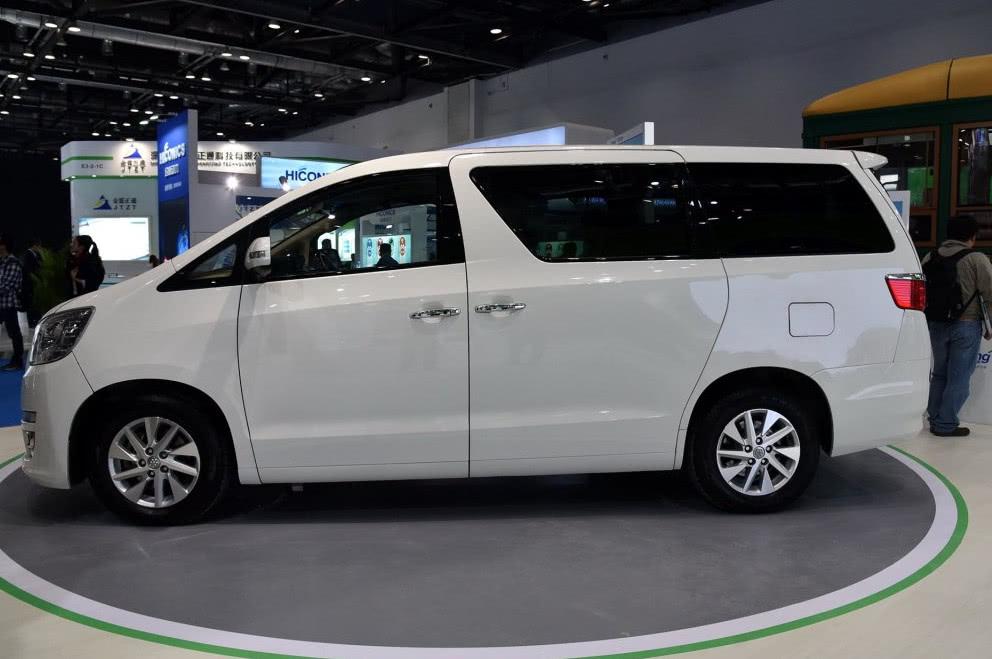 董明珠的电动埃尔法终于来了, 6米配十座, 充电5分钟能跑200公里!