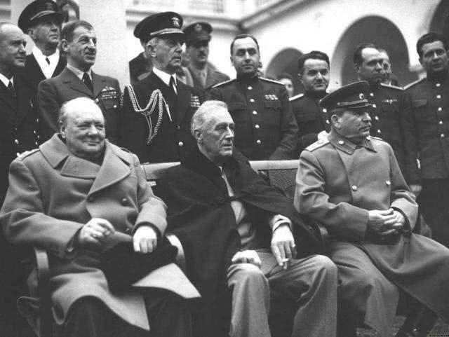 丘吉尔坑垮了日不落帝国