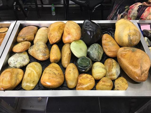 最新报道!刚刚运来一卡车价值千万的籽料, 结果……