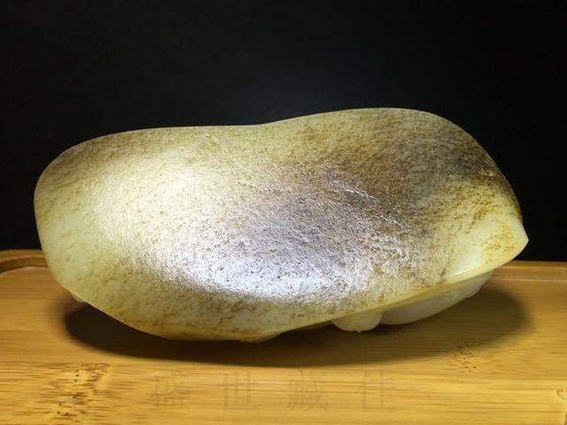 和田玉中的秋梨皮到底美在哪? 如何让那么多收藏家如痴如醉!