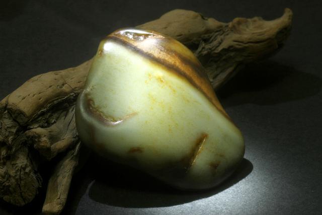 市场上几百上千的和田玉籽料都是什么