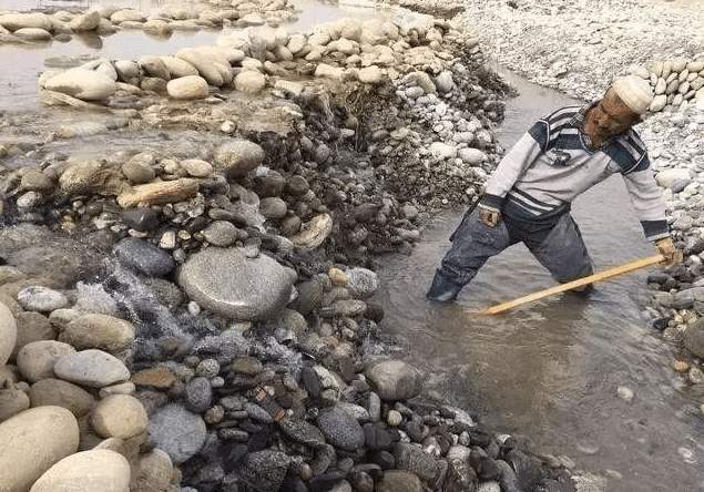 前有玉石垒猪圈, 后有和田玉砌鸡窝, 这个村子到底什么来头