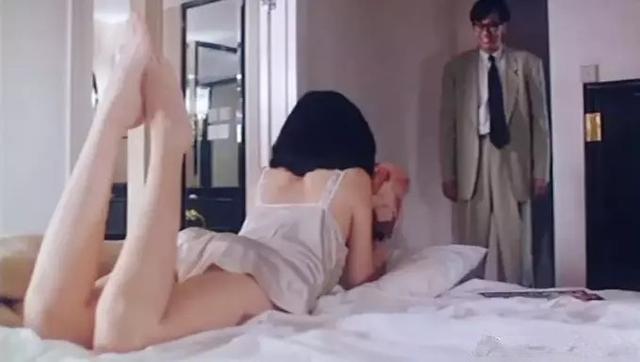 关之琳堪称“尤物”! 年轻时的她有多美, 看郭富城的眼神就知道了