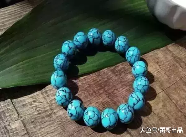 绿松石盘了一段时间变白,这是因为什么?