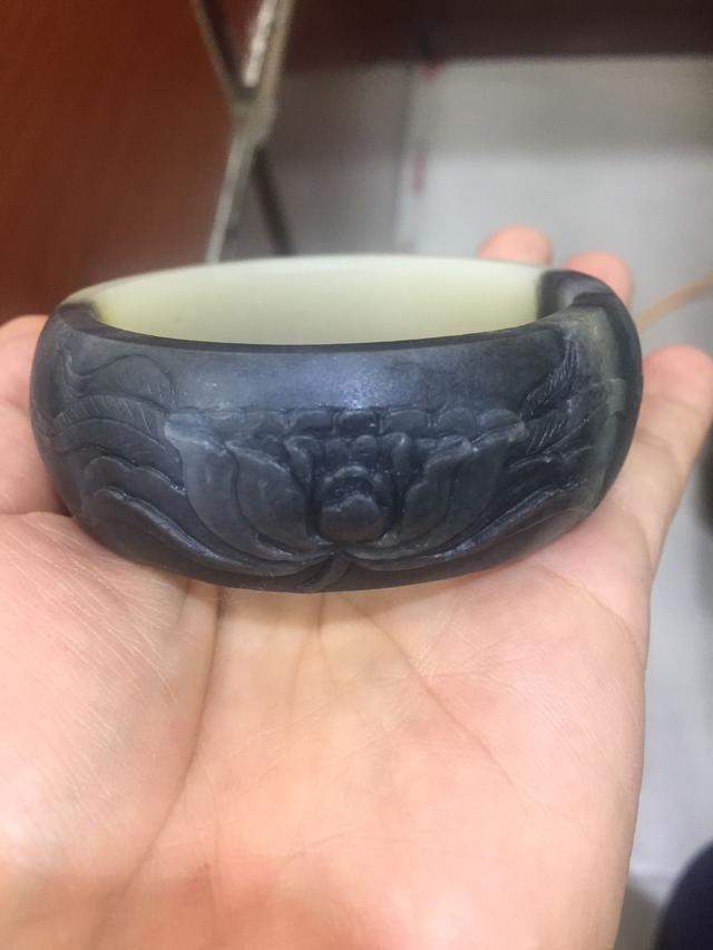 颇为珍稀的墨玉籽料如今什么市场行情