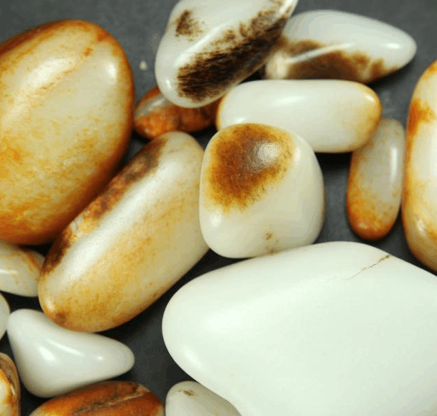 玉变好了这不是作假吗? 刚挖出来的籽料原石都要“处理”一下