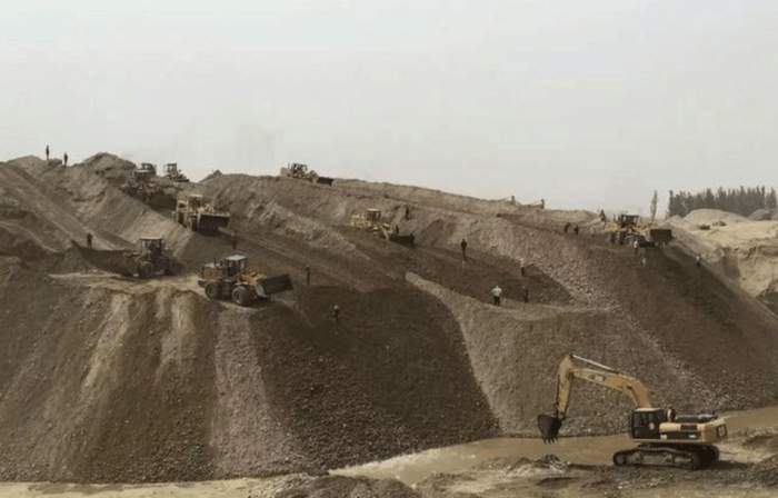 “连米粒大的玉石都挖出来了”, 至少值上万