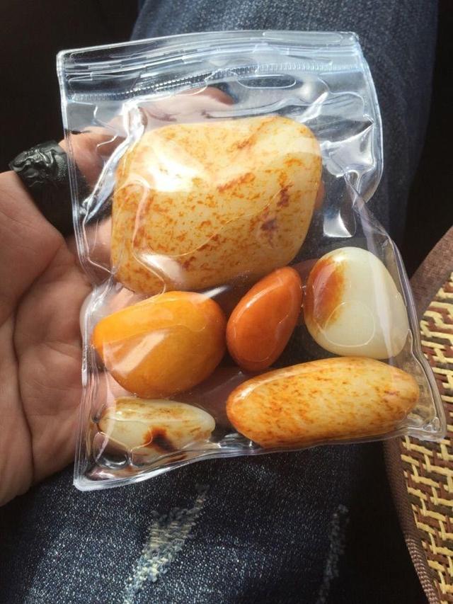 和田玉籽料原石是如何演变的!