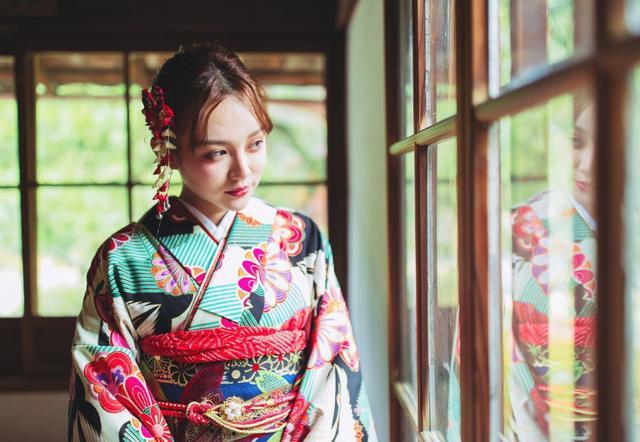 日本妇女和服背后为什么总背着 小枕头 看完长见识了 娱乐资讯 存满娱乐网