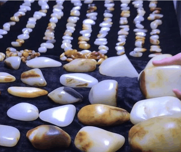 任性! 赌石赌出2500万巨债