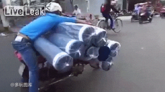 搞笑Gif: 说什么来着, 秀恩爱死得快, 看着都疼死了