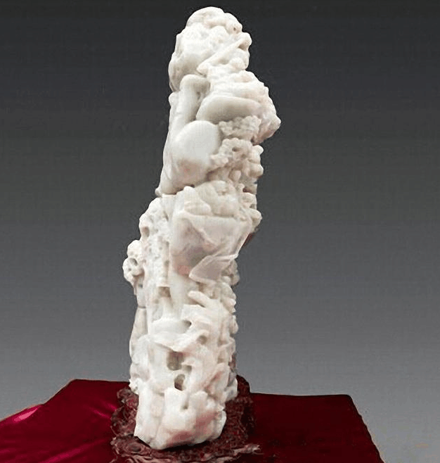 清朝皇家收藏和田玉雕件流落民间, 重出江湖专家居然估价7.5亿!