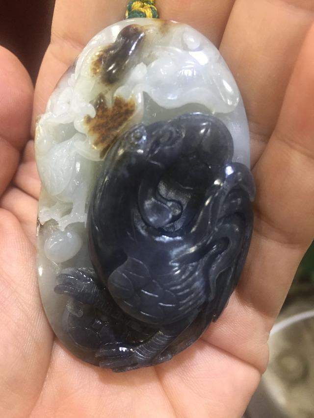 颇为珍稀的墨玉籽料如今什么市场行情