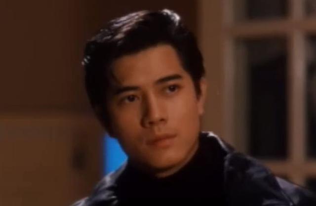 关之琳堪称“尤物”! 年轻时的她有多美, 看郭富城的眼神就知道了