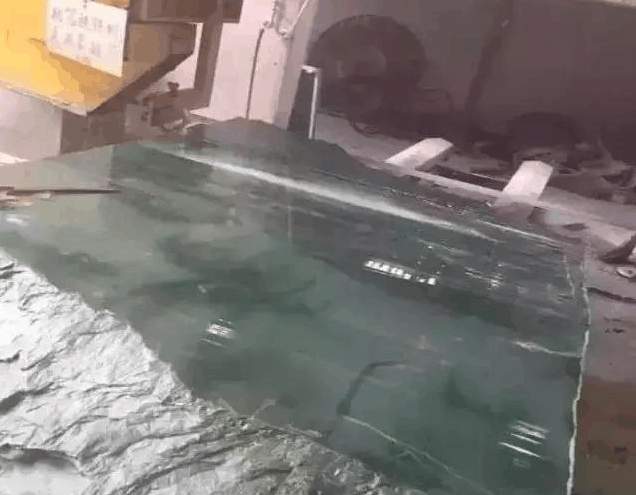 惊讶! 8吨的料子, 开出了7000块手镯