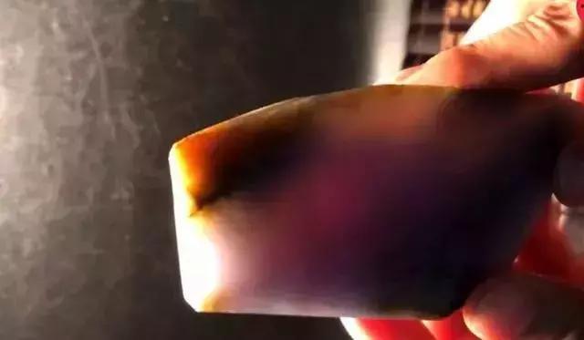 男子拿百万赌玉, 妻子和别人跑了, 差点沦为乞丐, 这块料子救了他