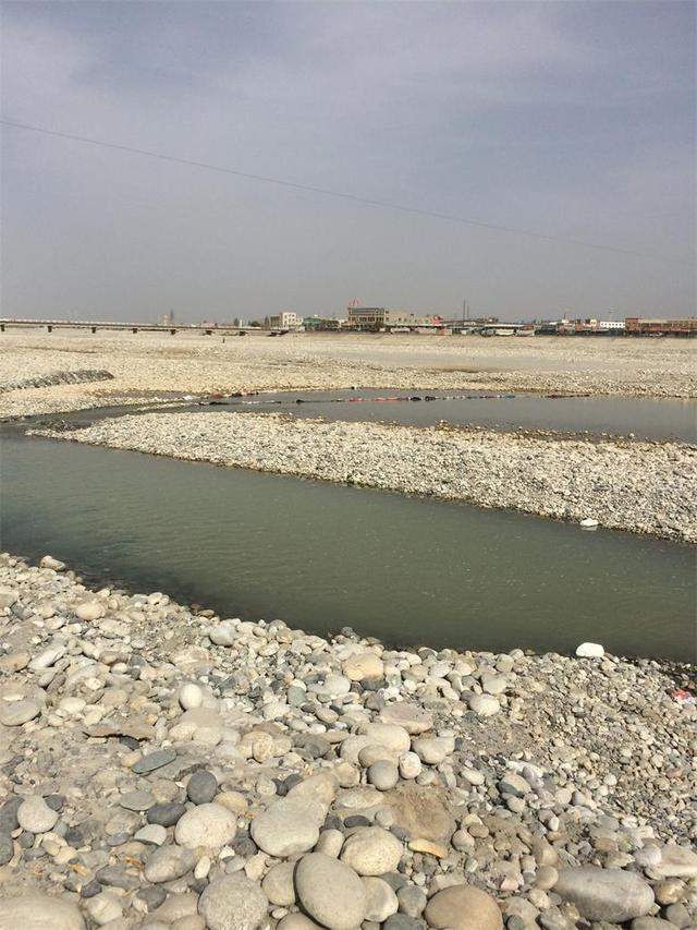 在和田玉龙喀什河, 尝试一把捡料的艰辛。