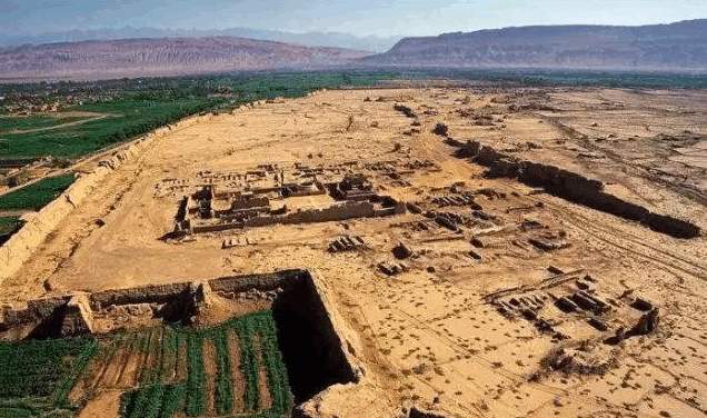 前有玉石垒猪圈, 后有和田玉砌鸡窝, 这个村子到底什么来头