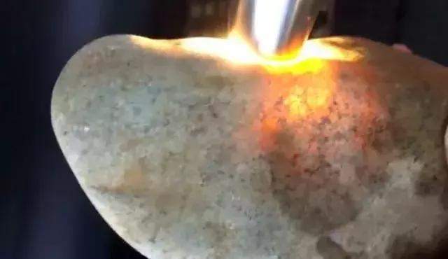 男子拿百万赌玉, 妻子和别人跑了, 差点沦为乞丐, 这块料子救了他