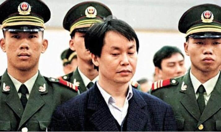他被称为“南粤神探”, 巧用计谋把张子强绳之以法, 后官至副省级
