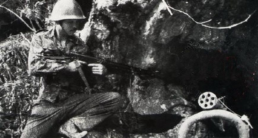 对越自卫反击战珍贵照片, 最后一张场面让人心痛!