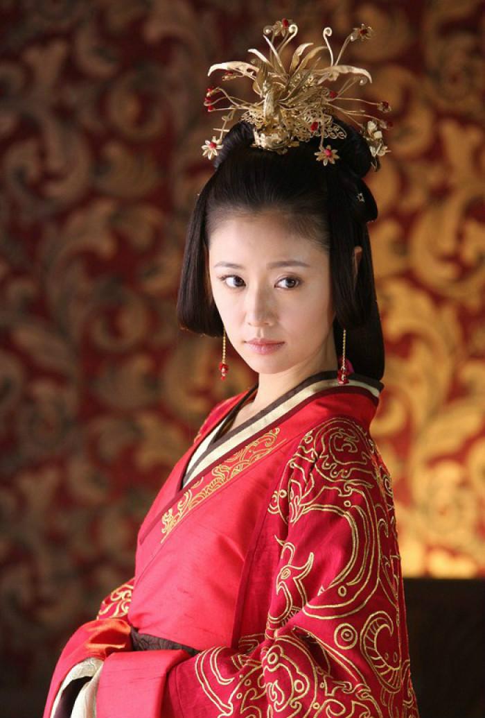 因一字之差, 宫女阴差阳错成王妃, 最后成汉朝历经3代的太皇太后