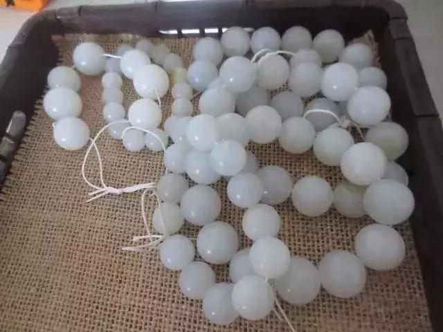 真的是土豪! 8公斤和田玉籽料统统车珠子!