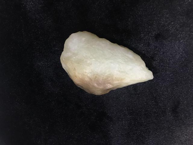 一千元的和田玉被各级商贩加价, 到了购买者手里就是上万了