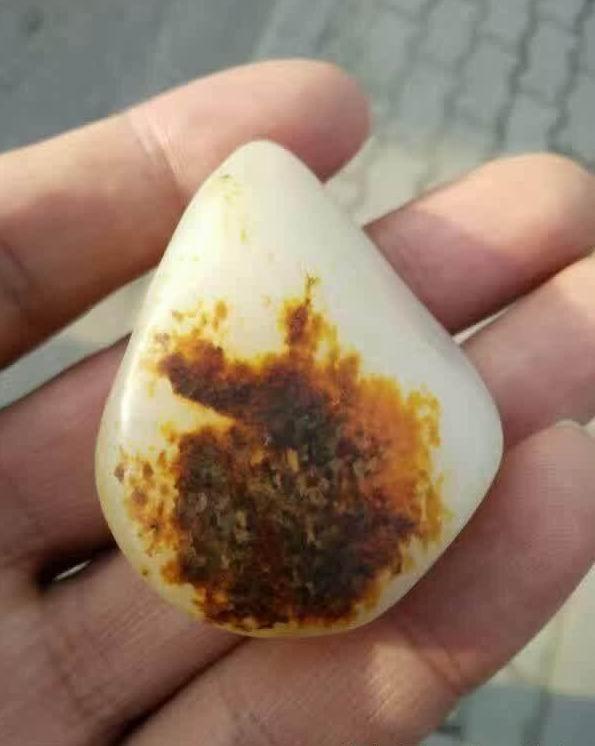 和田玉籽料原石是如何演变的!