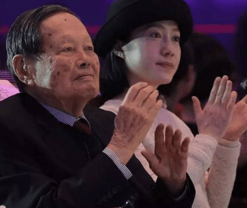 物理学家杨振宁真的很伟大吗?