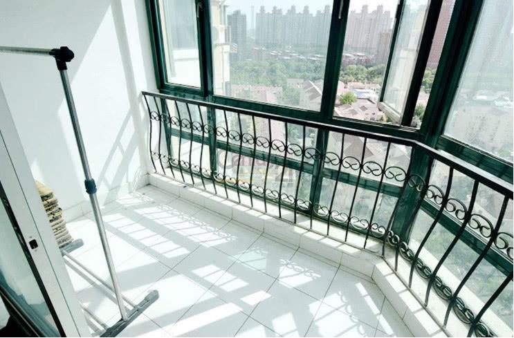 售楼经理: “黄金楼层”只有这几层, 不潮湿不积灰, 视野又开阔