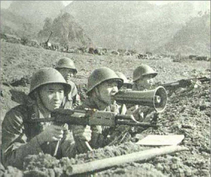 对越自卫反击战珍贵照片, 最后一张场面让人心痛!