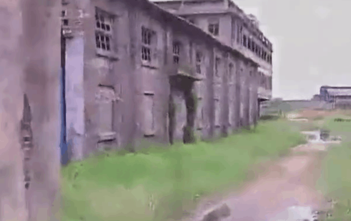 六旬老人尾随花季少女, 求欢遭拒后将其杀害还称对方是其女友