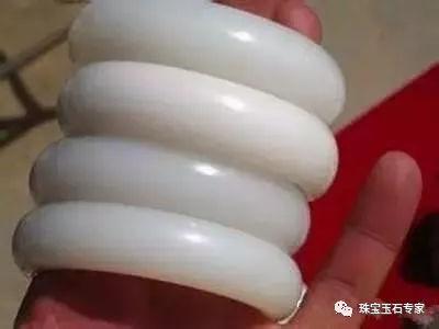 最新消息: 花2.8万买的“和田玉”竟是大理石