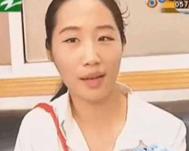 女子花2万多买下奢侈包, 伸手一摸就懵圈了, 哪有这么糊弄人的