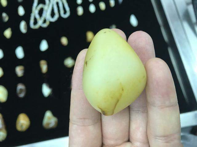 最新报道!刚刚运来一卡车价值千万的籽料, 结果……