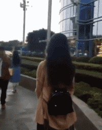 搞笑Gif: 同学, 你这智商晕死一大片啊这么简单的都不会算?